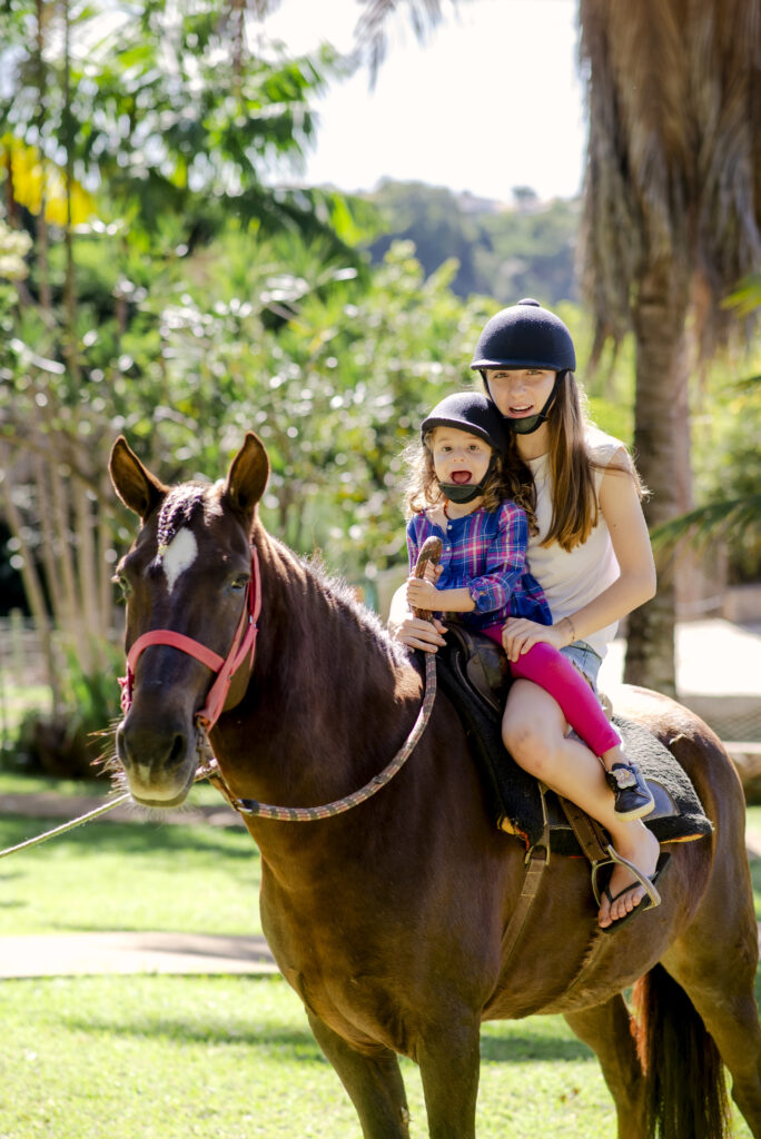 Equitação com os cavalos da fazenda